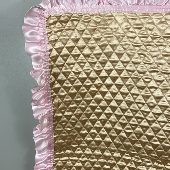 Vintage Boho Floral Embroidered Table decor - Picture 7 of 10